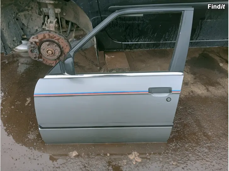 Säljes BMW E30 4D 1989 vasen etuovi
