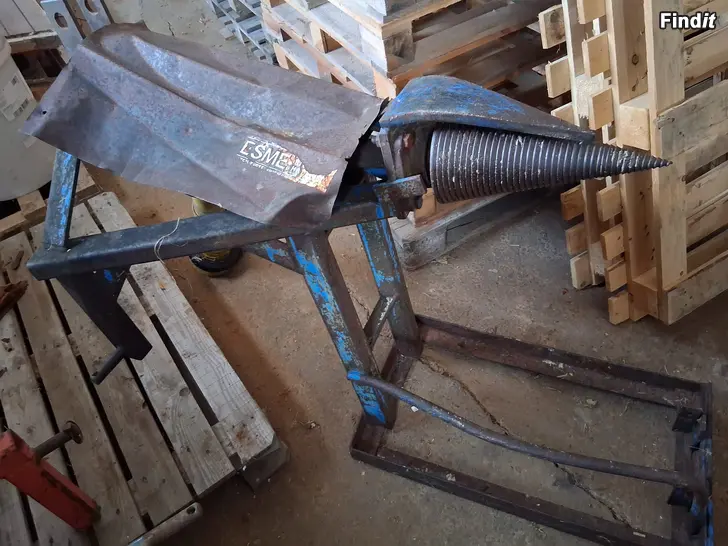 Säljes Vedskruv Esme för traktor