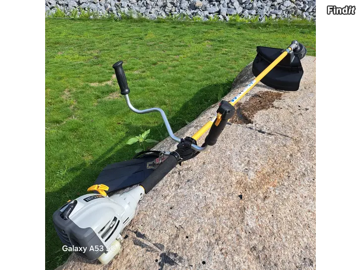 Säljes Trimmer Ryobi 30cc med röjsåg handtag och vinkelväxel