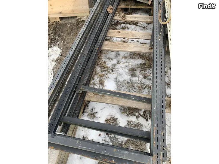 Myydään Metallihyllyjä