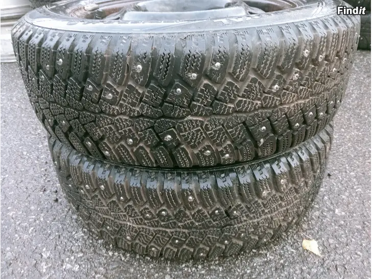 Säljes Audi 80 4-108 vanteilla nastarenkaat 175/65R14