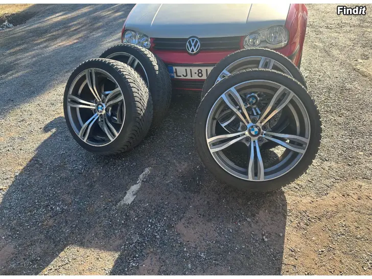 Säljes Bmw fäljar 20 med kitka däck