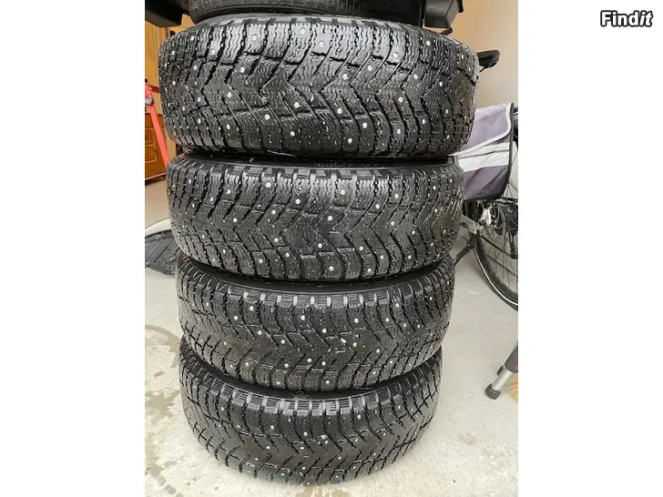 Myydään Bra vinterdäck till volvo v40 eller v50 på volvos lättmetallfälg