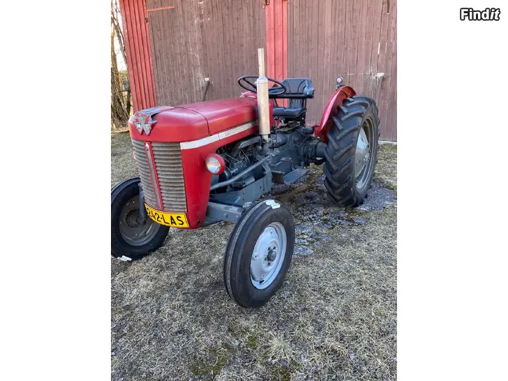 Myydään Massey-Ferguson traktor med iskedjor