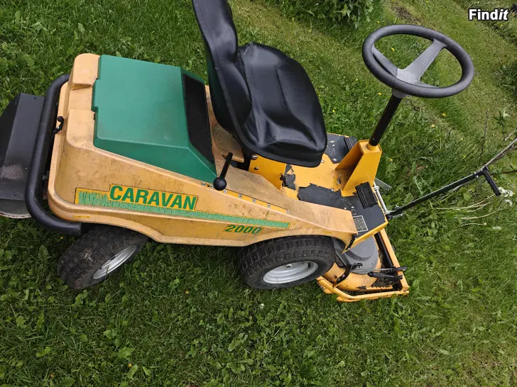 Myydään Caravan 2000 päältäajettava