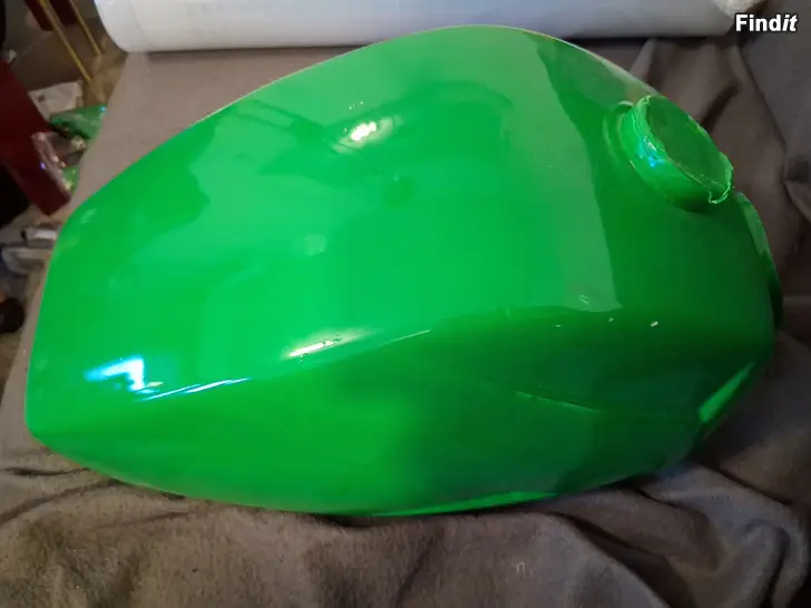 Myydään Tunturi tankki ja teipit