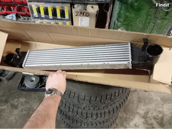 Myydään MB W203 Välijäähdytin