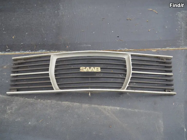 Myydään Saab 99 6971 etusäleikkö 8311185 tai 8311177 8215865