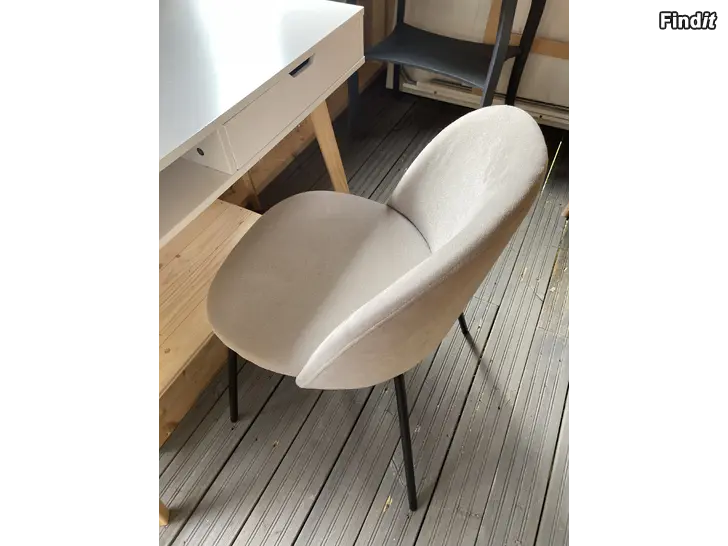 Myydään Skrivbord och stol