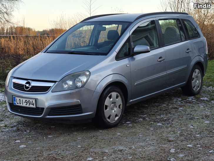 Myydään Opel Zafira 2.2 bensiini. Vm 06 rek 7 hlö