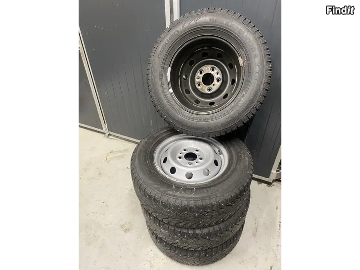 Säljes 215/75 R16 C nokia hakkapelitta däck ducato
