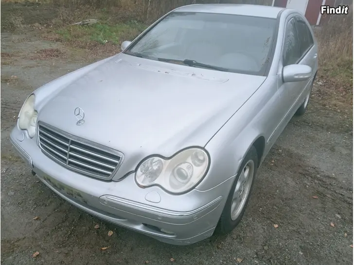 Myydään MB C 180 kompressor automaatti 2003 varaosina