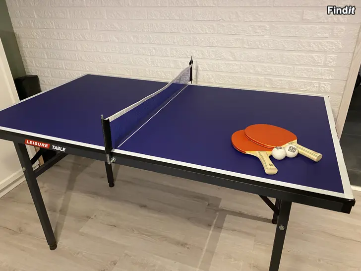 Myydään Mindre pingisbord med tillbehör