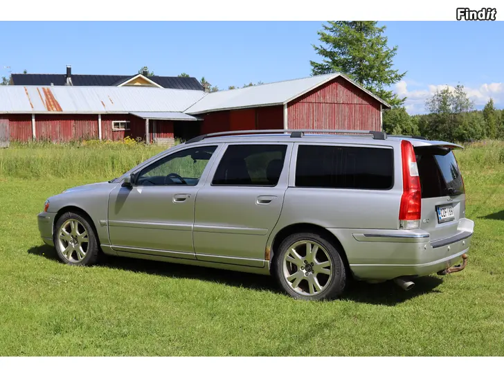 Myydään Volvo V70 D5
