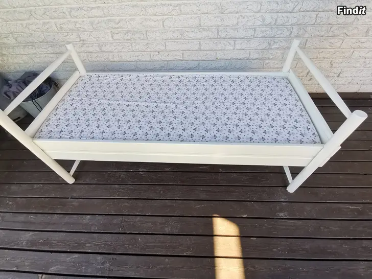 Säljes Barnsäng