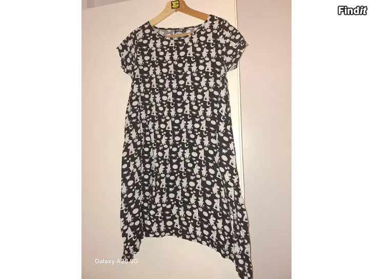 Myydään Naisten muumimekko