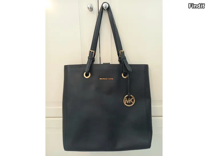 Säljes Michael Kors Jet Set Saffiano vertical väska