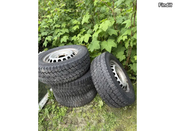 Säljes Vinterdäck med plåtfälgar