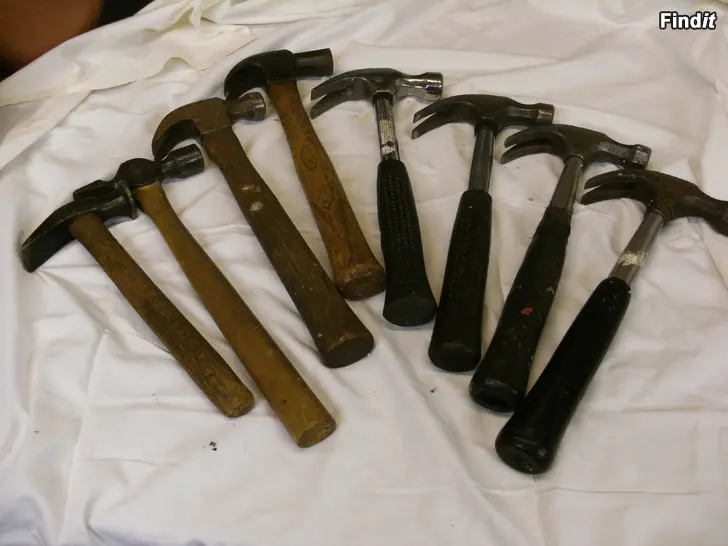 Myydään 8 vanhaa vasaraa