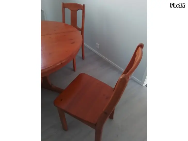 Säljes Köksbord med 6 stolar