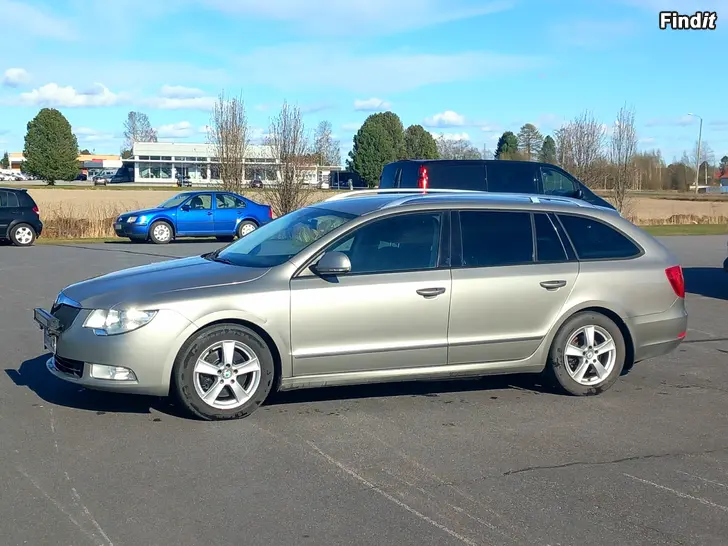 Säljes Skoda SuperB 1.6 TDi 105hv Comfort GreenLine Farm.2 hengen paku