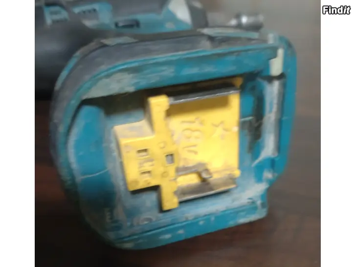 Myydään Iskevä akkuruuvinväännin Makita 18V runko 165 nm
