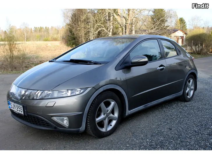 Myydään Siisti, urheilullinen Honda Civic 1.8 i tehokkaalla 140 hv moottorilla