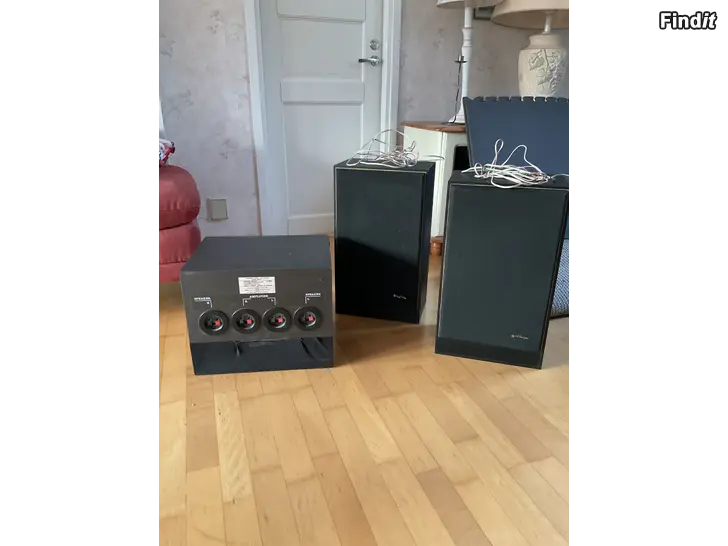 Säljes Säljes två högtalare och en subwoofer