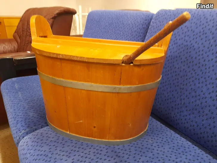 Säljes Träämbar med en potatiskracka