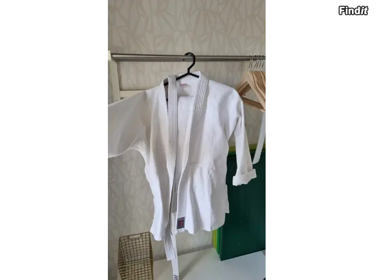 Säljes Judo / karate dräkt 150