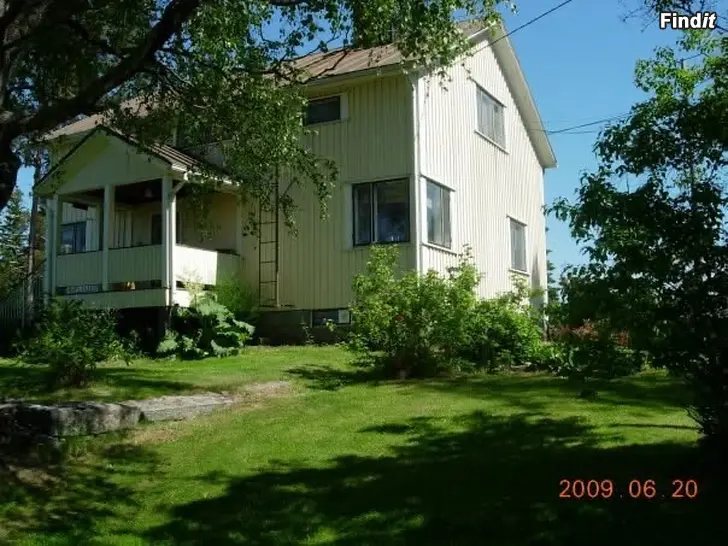 Säljes Egnahemshus med stor tomt och nytt garage