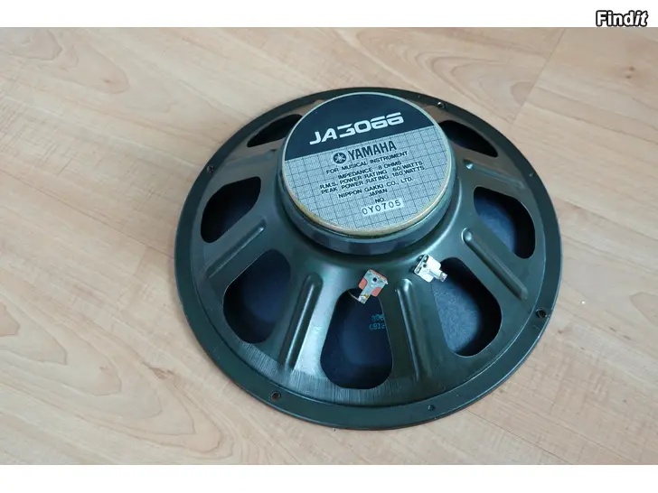 Myydään Yamaha kitara vahv,kaiutin -80 luv