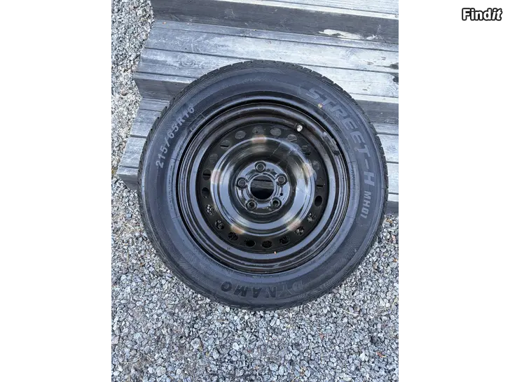 Säljes 215/65 R16 däckserie på plåtfälgar