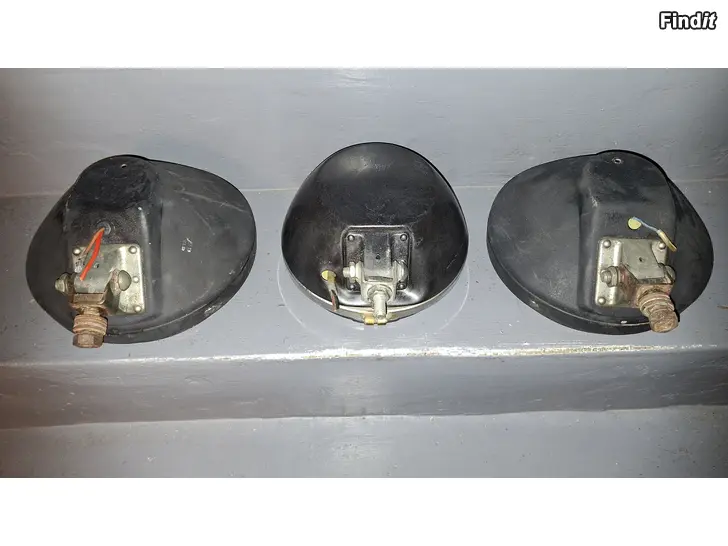 Myydään 3 kpl Bosch vanhaa lisävaloa