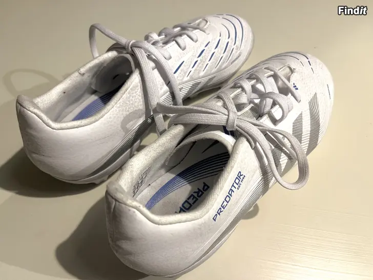 Säljes Fotbollsskor Adidas League 38 2/3