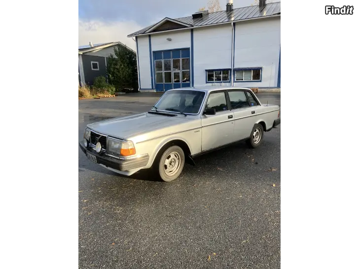 Myydään Volvo 244 2,3 automat