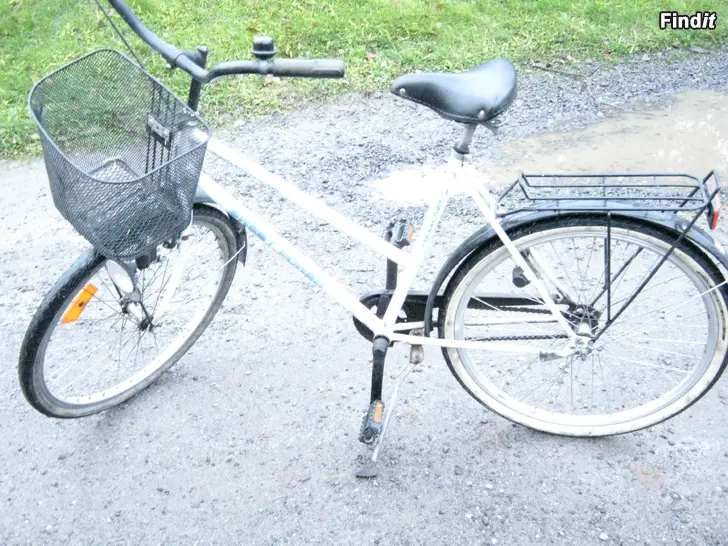 Myydään Naisten helkama