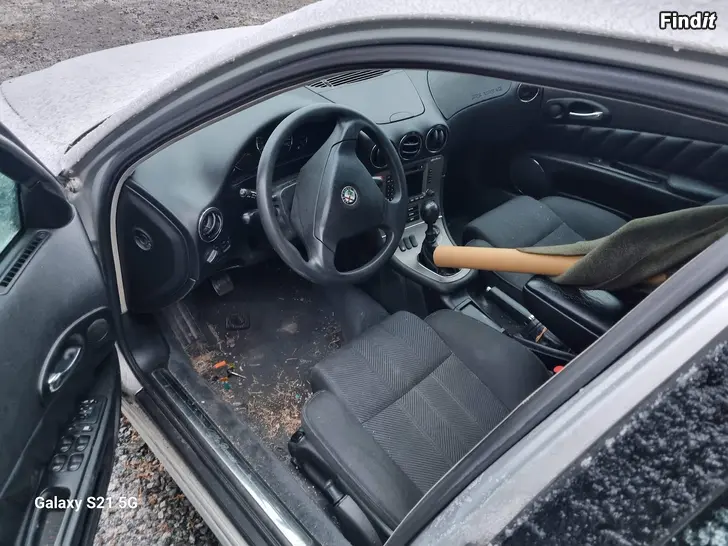 Myydään Alfa Romeo 166 2.0 TS varaosiksi, tai korjattavaksi