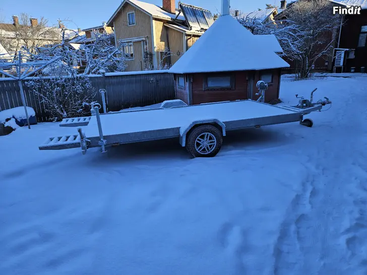 Myydään Uusi käyttämätön autonkuljetus traileri