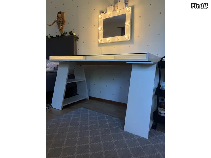 Säljes Sminkbord