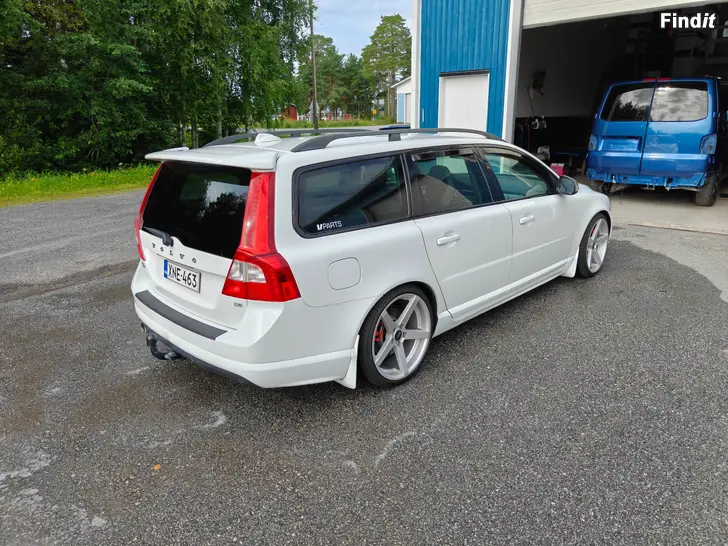 Myydään V70 D5 R-Design