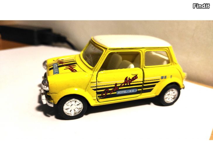AUSTIN MINI COOPER CLASSIC TOIT AVEC DRAPEAU ANGLAIS ET GALERIE BLEUE
