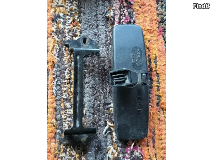 Myydään Taustapeili akkun kiinnike