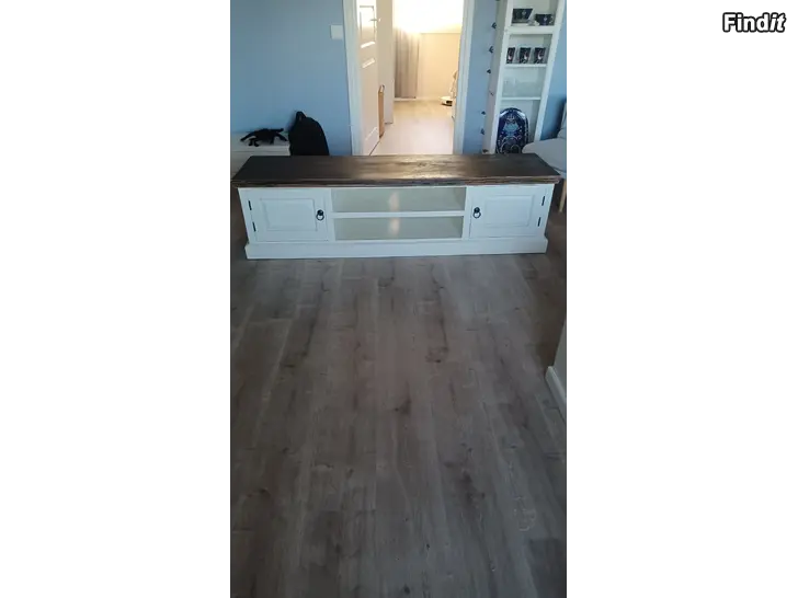 Säljes Tv-bänk  170×45×45cm