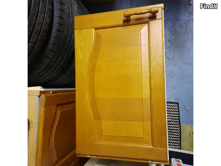 Säljes Skåp