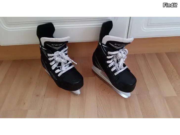 Myydään CCM Tacks S92 Jr jääkiekkoluistimet Y11 koko 29 -15e