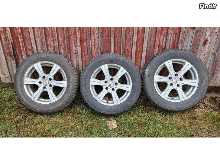 Säljes 215/60R16 dubbdäck nastarenkaat