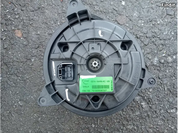 Myydään Ford Mondeo 3 sisätilan puhallin 1S7H-18458-AC mukana ohjain