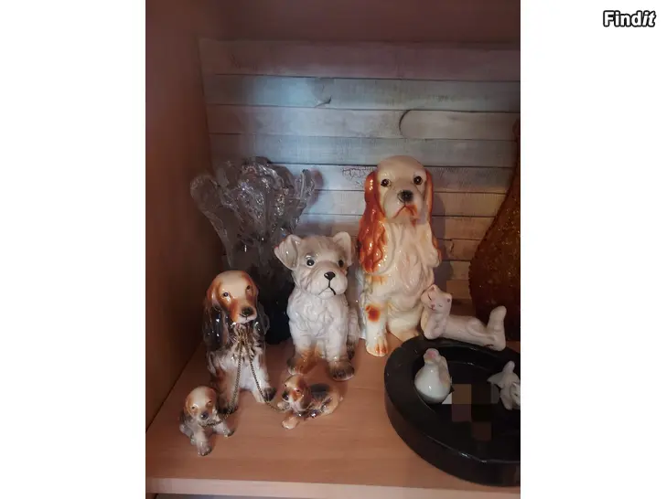Säljes Porslins figuriner, Hundar