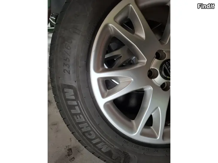 Säljes Sommardäck 235 / 60 R18
